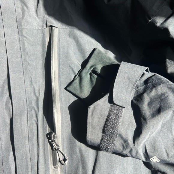 686 Men’s GoreTex Snow Jacket - Picture 3 of 9